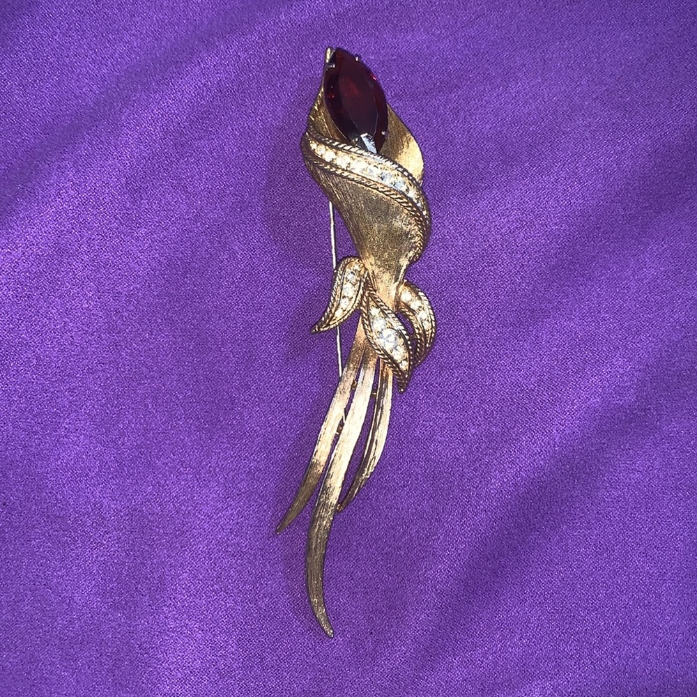 Rear Vintage Sarah Coventry flower Brooch